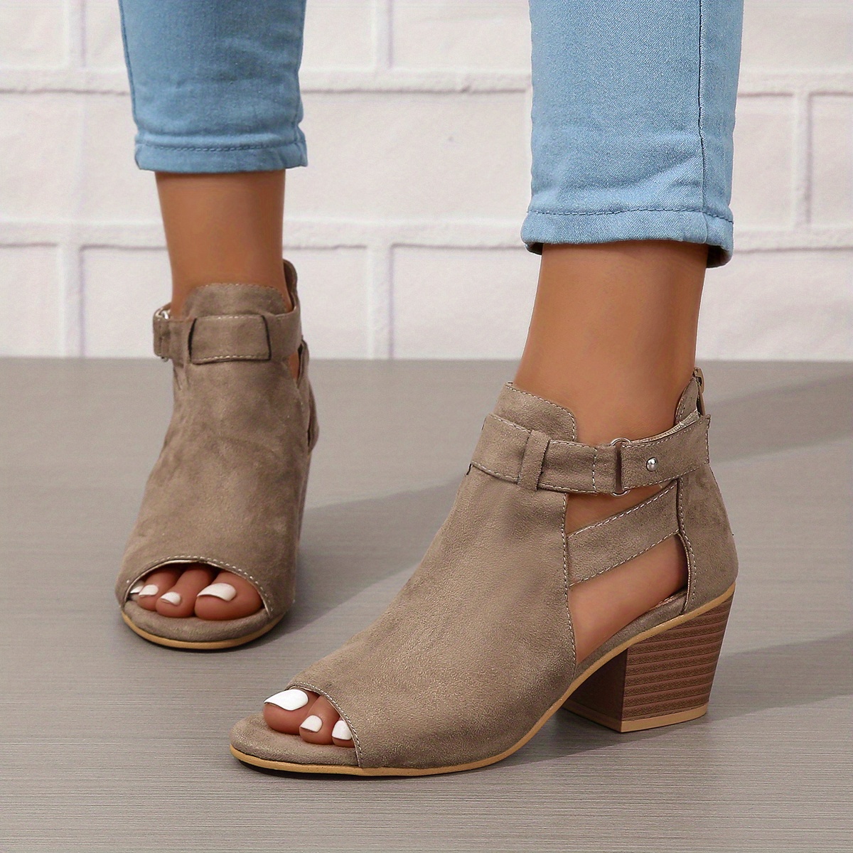 womens chunky heeled sandals peep toe solid color cut out back zipper low heels retro stacked heeled sandals details 9